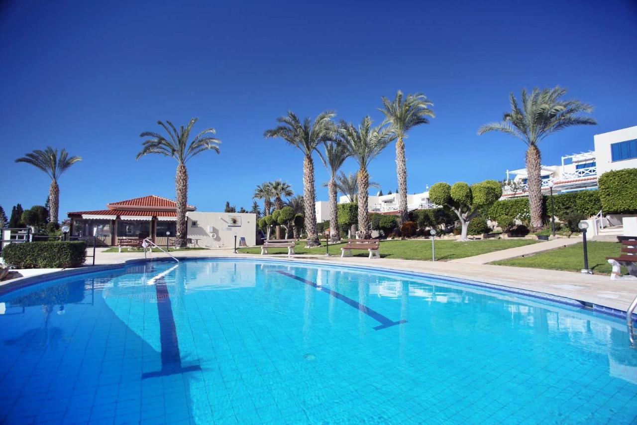 Coral Bay Suite Cyprus ภายนอก รูปภาพ