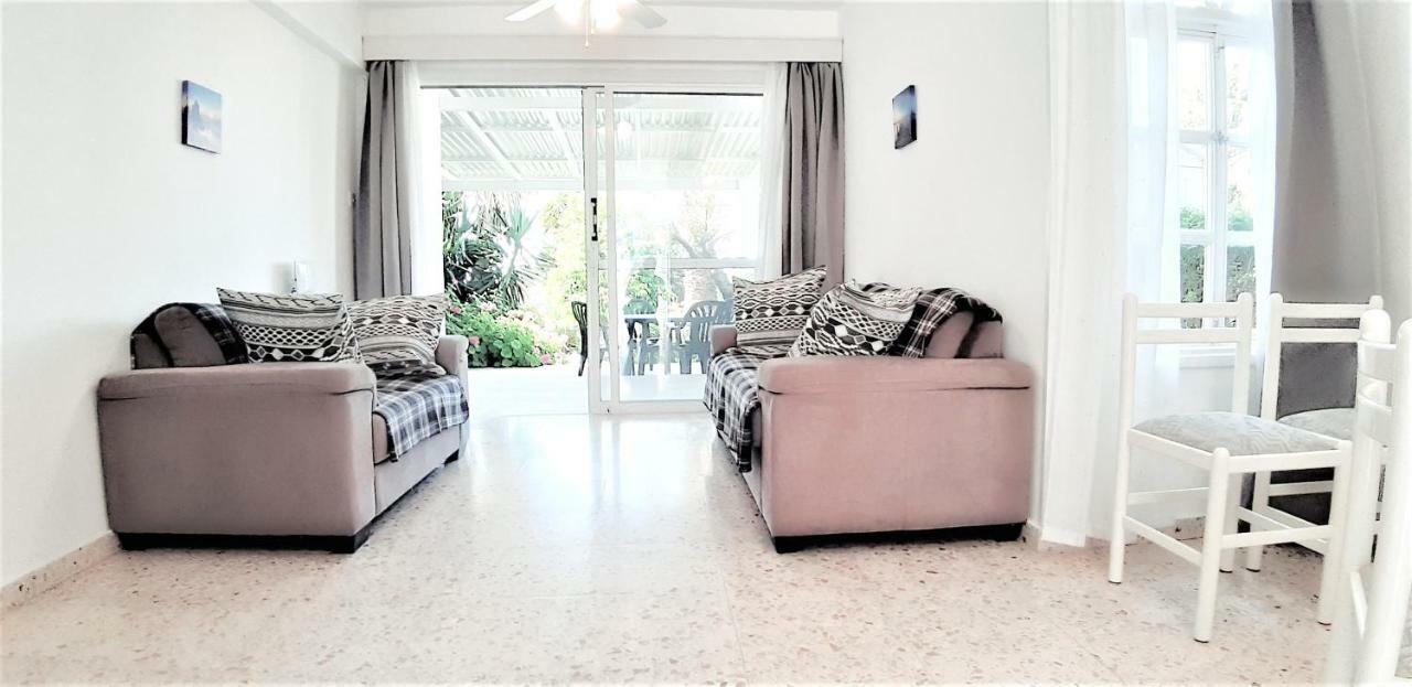 Coral Bay Suite Cyprus ภายนอก รูปภาพ